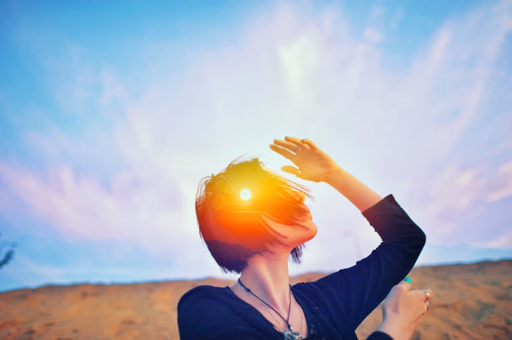 <h3 class="cms-H3-H3">Influencia de Neptuno retrógrado en Escorpión </h3>
<br>
<br>Este tránsito retrógrado hace que tu intuición, tu percepción y tu sexto sentido se fortalezcan. Tus sueños serán más profundos y al mismo tiempo muy vívidos, pero existe un peligro, y es que vas a tener deseos o sentimientos de venganza o de revancha. Debes ser muy cuidadoso ya que esté tránsito tiende a volverte presa de ese deseo. 
<br>