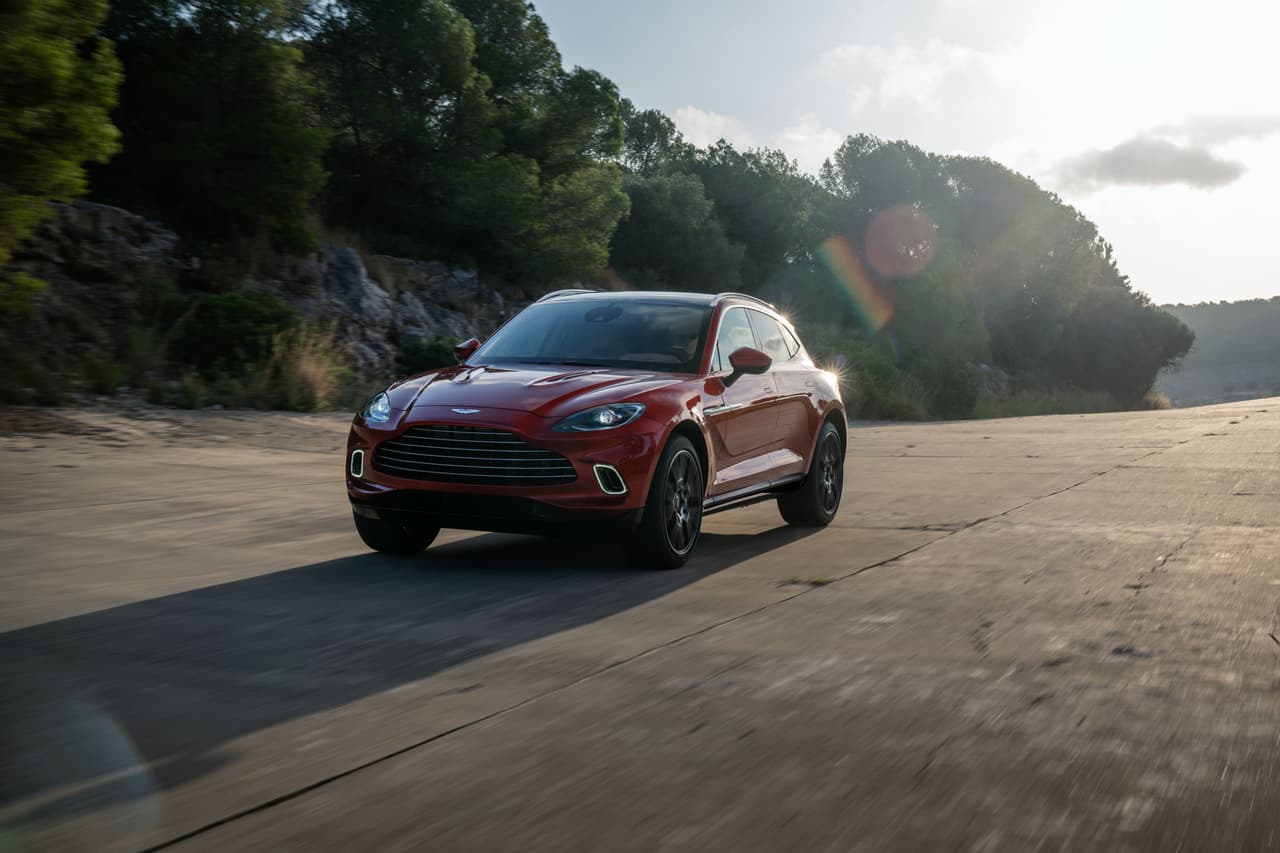 La Aston Martin DBX 2021 debuta en el Auto Show de Los Ángeles 2019.