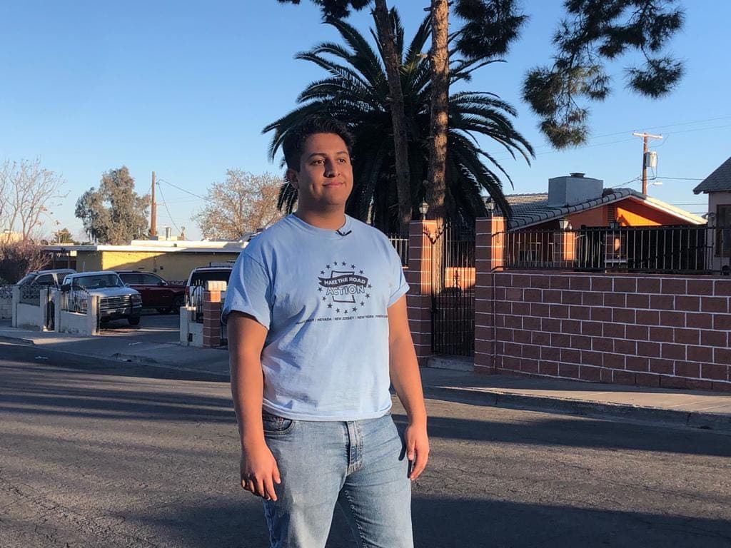 "En la última elección apoyaba a Hillary Clinton y pensé que sería muy cool que hubiera una mujer presidente. Cambiaría el estigma de que los hombres son superiores. Las personas en mi familia que están bien poderosas son las mujeres, you know?" (Kevin García, 19, estudiante de producción musical)