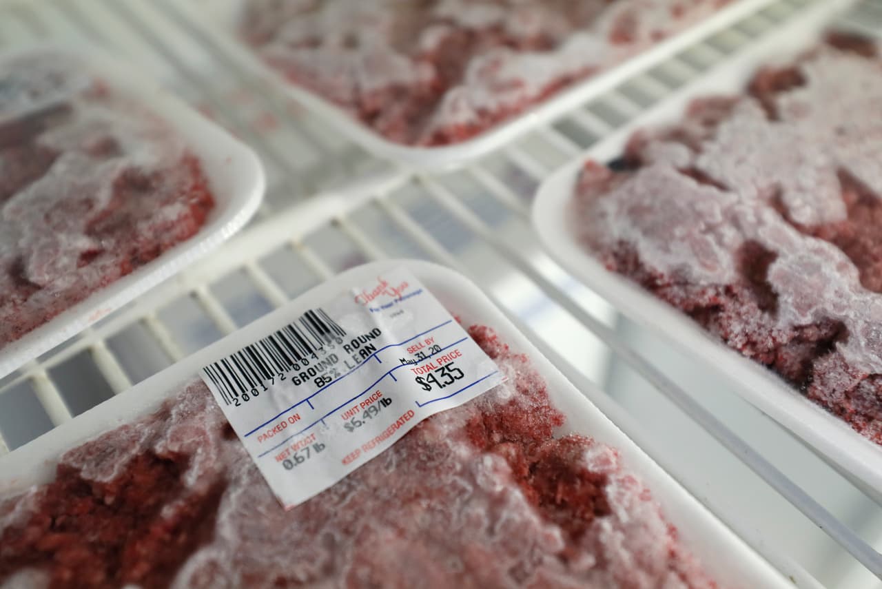Investigación descubre que 102 niños trabajaban en plantas empacadoras de carne