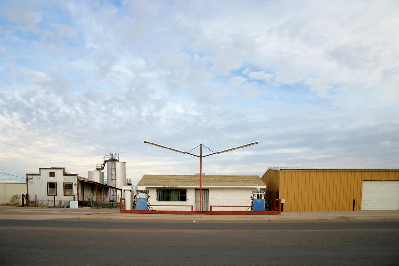 <b>Puesto 19. Buckeye, Arizona</b>
<br>
<br>Aumento en el valor promedio de la vivienda en el último año: + 25.6% (+66,261 dólares).
<br>
<br>Valor promedio de la vivienda en mayo de 2021: 324,895 dólares.
<br>
<br>Variación de la población en un año: + 6.3% (+4,114 habitantes).
<br>
<br>Población: 69,744 habitantes.
<br>
<br>Aumento del ingreso familiar promedio: + 8.8% (+5,775 dólares)
<br>
<br>Ingreso familiar promedio: 71,707 dólares.
<br>
<br>El estudio afirma que en 50 ciudades y pueblos con una población de 50,000 habitantes o más, el valor de las viviendas ha subido al menos en un 22% en el último año.
<br>