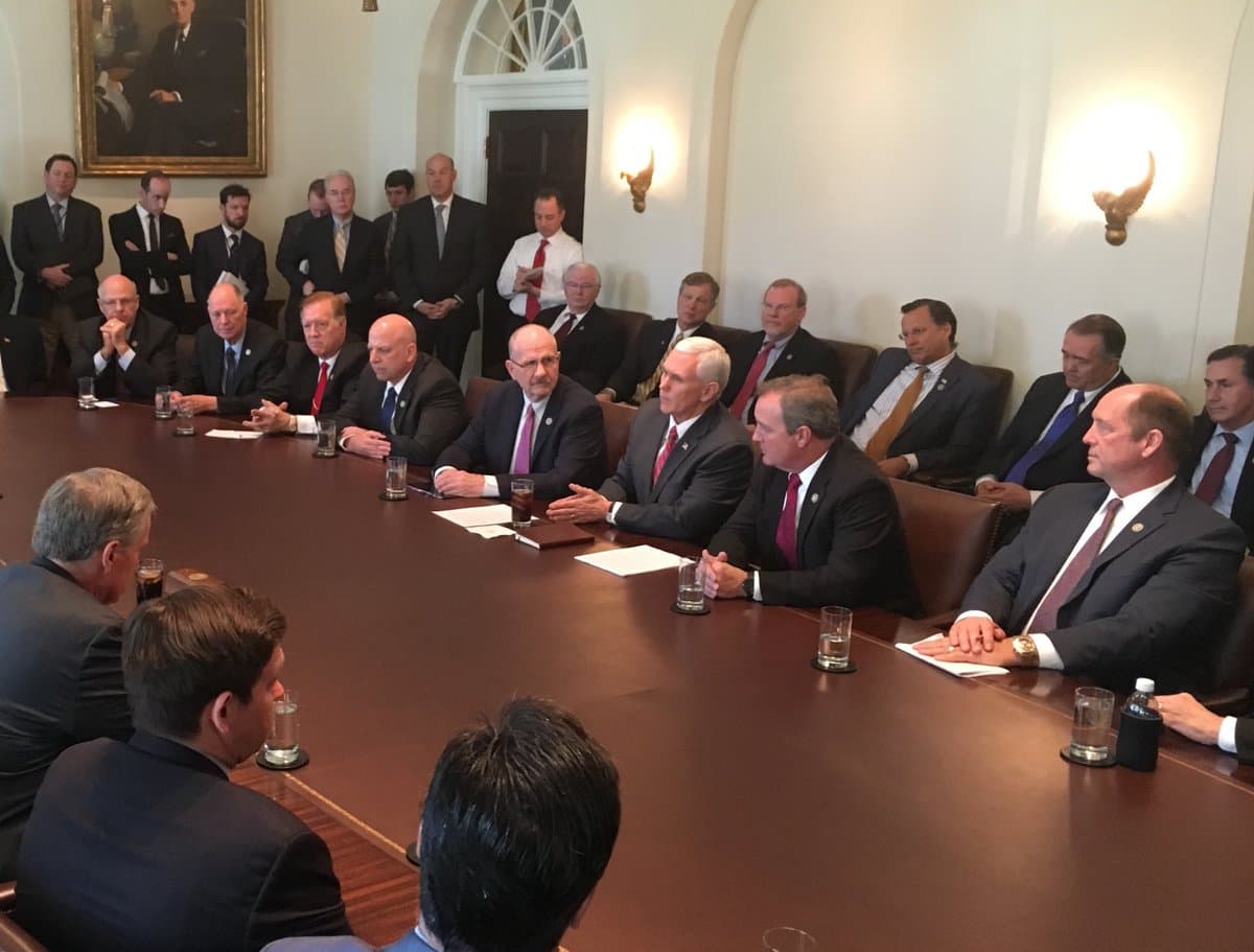Una sala llena de hombres decide por la salud reproductiva de las mujeres