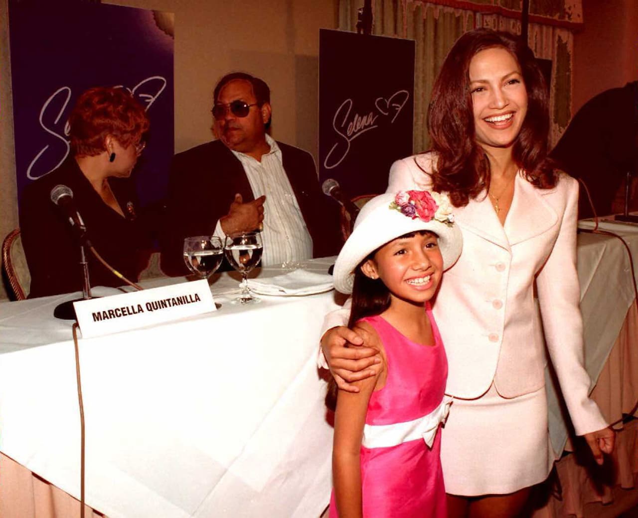 En 1997, dos años después de su muerte, una desconcida Jennifer Lopez daba vida a Selena en su película biográfica.