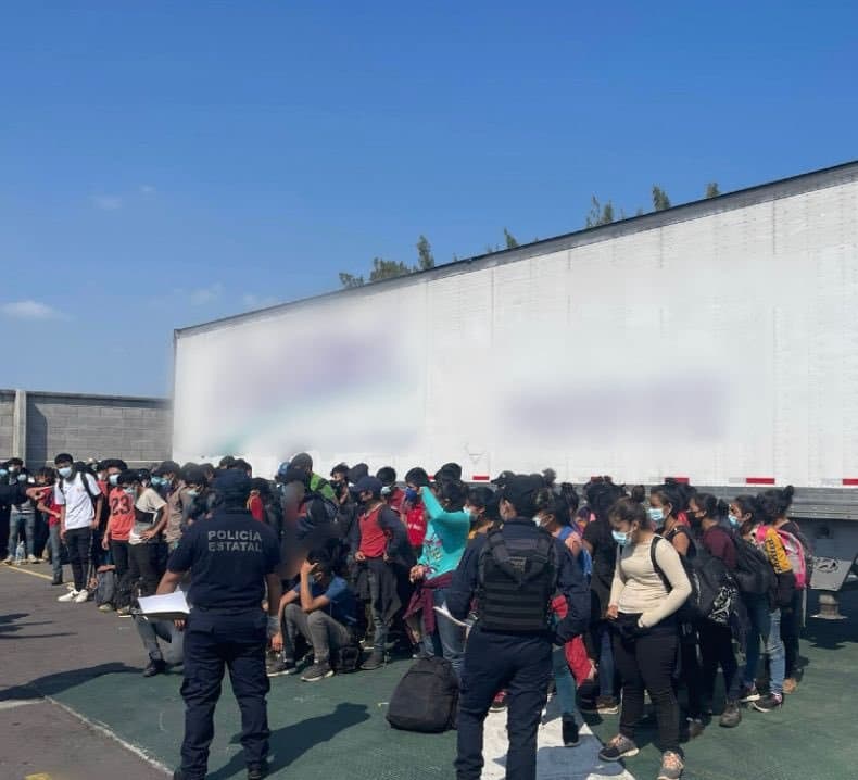 Choferes de tráileres de migrantes detenidos pero dueños desconocidos