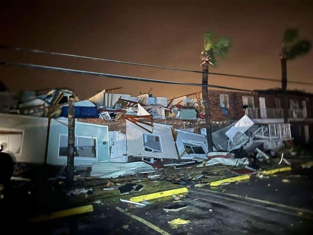 Tornados, fuertes nevadas y tormentas dejan al menos 4 muertes, cierres de carreteras y escuelas