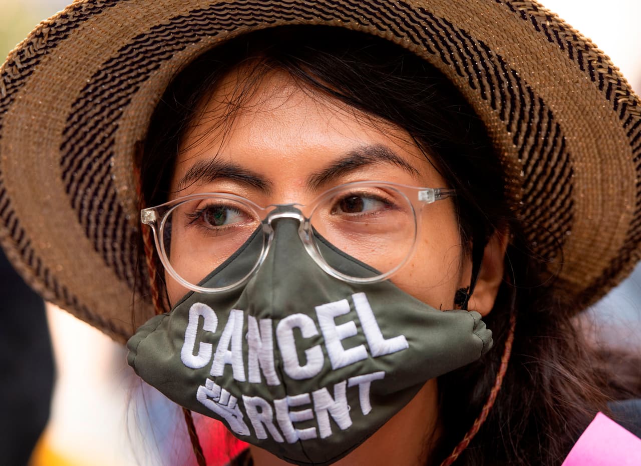 La protesta se dio en respuesta a una votación del Consejo Judicial de California el 13 de agosto para levantar la moratoria sobre desalojos y ejecuciones hipotecarias a partir del 1 de septiembre.