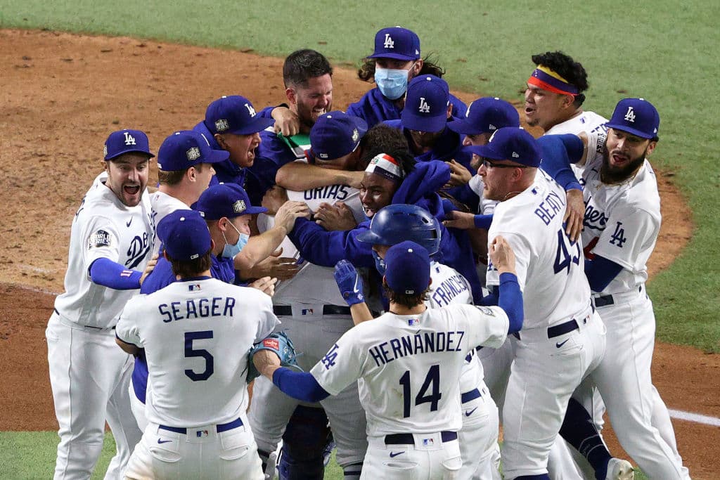 Tardaron "solo" 32 años, pero lo lograron. Los Dodgers de Los Angeles se coronaron en la Serie Mundial al vencer a Tampa Bay.