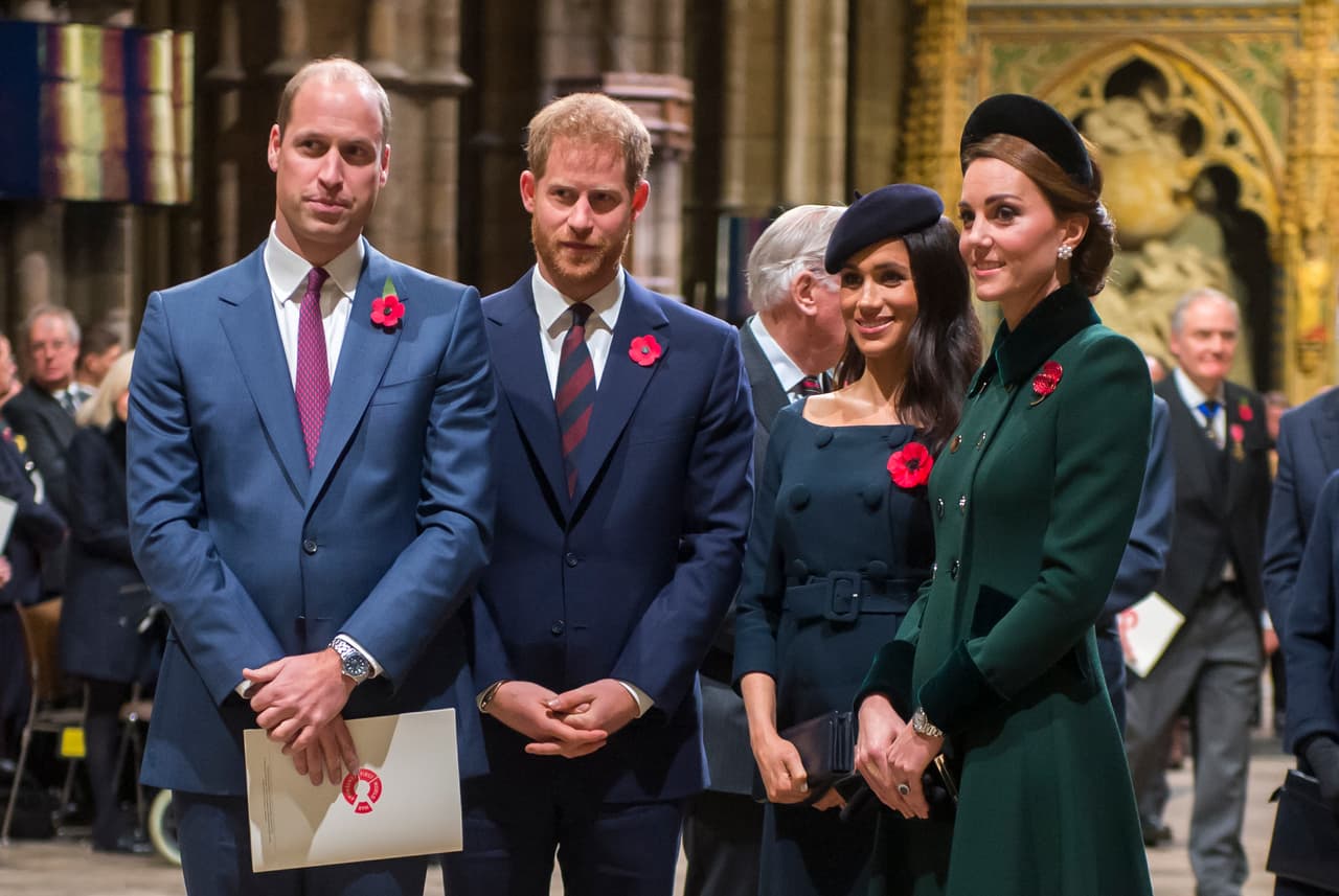 Fuentes del diario The Sun dijeron que el acceso "íntimo" de la presentadora le dio una "visión real" de la brecha que la pareja tiene con la familia real. Algunos ya consideran que 
<b><a href="https://www.thesun.co.uk/news/14111930/prince-harry-meghan-markle-oprah-jet-interview/" target="_blank">esta charla es "oro puro". </a></b>
<br>