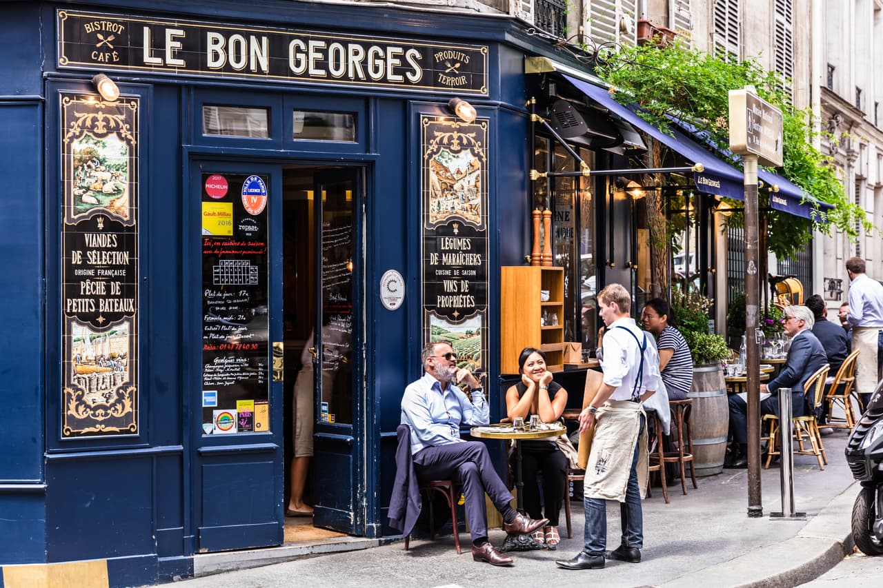 <b>Francia</b>
<br>
<br>Salario mínimo por hora: 11.59 dólares.
<br>
<br>En Francia el salario mínimo se aplica a todos los adultos que trabajan sin tener en cuenta la edad o la experiencia. Sin embargo, algunos sectores pueden establecer salarios mínimos más altos a través de convenios colectivos.
<br>