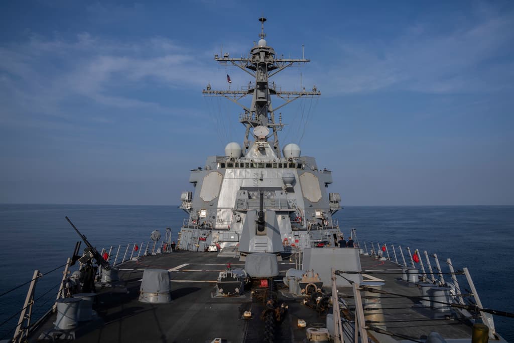 Por qué EEUU desplegó un buque de guerra diseñado para interceptar misiles balísticos a aguas de la frontera con México