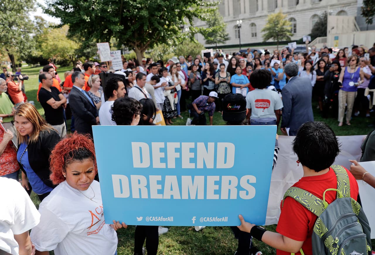 "Este es su hogar": reintroducen iniciativa bipartidista que abre una ruta a la ciudadanía para los 'dreamers'