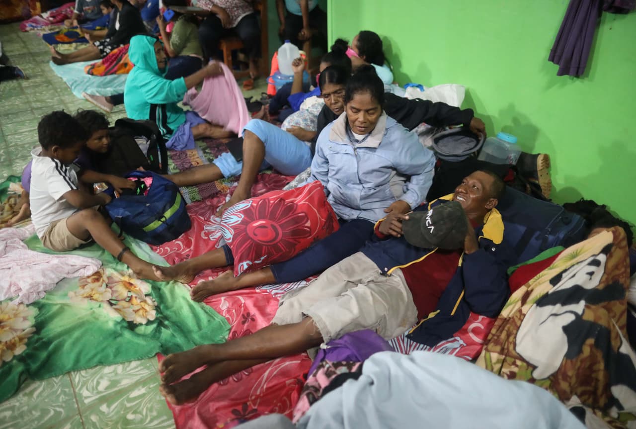 Residentes de Bilwi, Puerto Cabezas, Nicaragua, pasaron la noche del lunes en refugios habilitados por autoridades. El huracán se fortaleció en pocas horas con vientos de más de 140 millas por hora y se llegó a pronosticar que alcanzara la categoría 5 en la escala de velocidad de vientos Saffir-Simpson, la más alta.