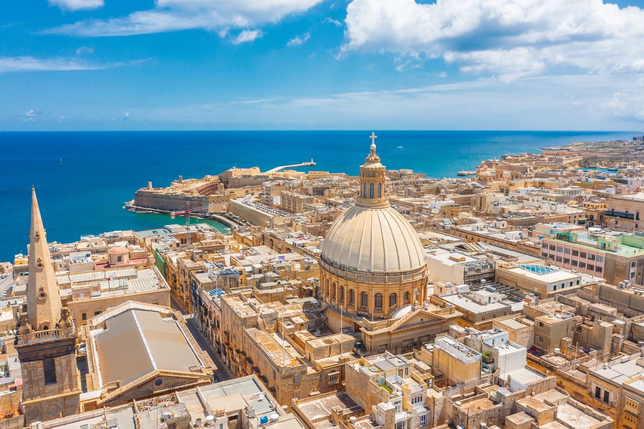 <h3 class="cms-H3-H3">19. Malta</h3>
<br>
<br>➡️ 
<b>Porcentaje de población nacida en otro país: </b>25.99%
<br>
<br>➡️ 
<b>Total de población inmigrante: </b>114,760
<br>
<br>➡️ 
<b>Población: </b>441,539
<br>