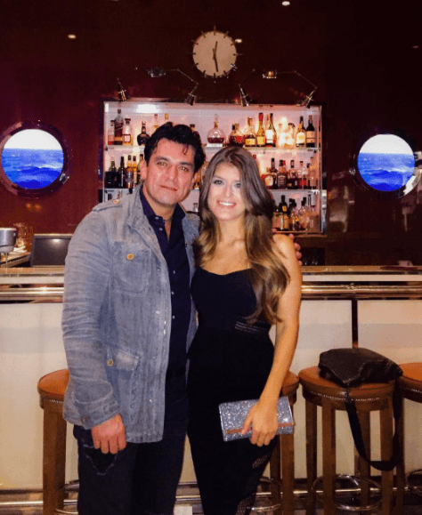 Los niños son los menores de los cinco hijos reconocidos por el actor que tuvo con distintas parejas. 
<b><a href="https://www.univision.com/famosos/jorge-salinas-hijos-gabriella-catano-gemelos" target="_blank">La mayor es Gabriella Cataño</a></b>, de 25 años, que procreó con Adriana Cataño.
<br>