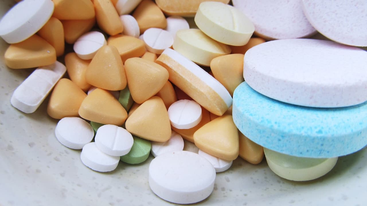 Arrestan a estudiante de 13 años por llevar pastillas de fentanilo a la escuela, supervisor sufrió sobredosis