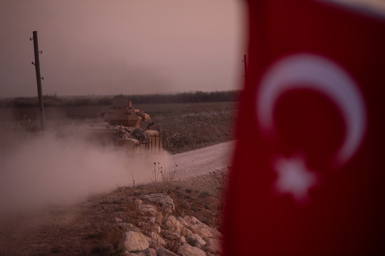 <b>Puesto 9. Turquía.</b> Tiene una población de más de 80,000,000 de habitantes de los cuales 735,000 son militares, entre activos y reservistas. Cuenta con 1,067 aeronaves, 3,200 tanques, 194 buques (12 submarinos). Tiene un Powerindex de 0.2089 puntos.