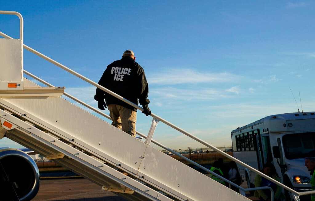 “Es cosa de Dios”: venezolano a punto de ser deportado narra cómo casi lo suben al avión y lo regresaron a la cárcel
