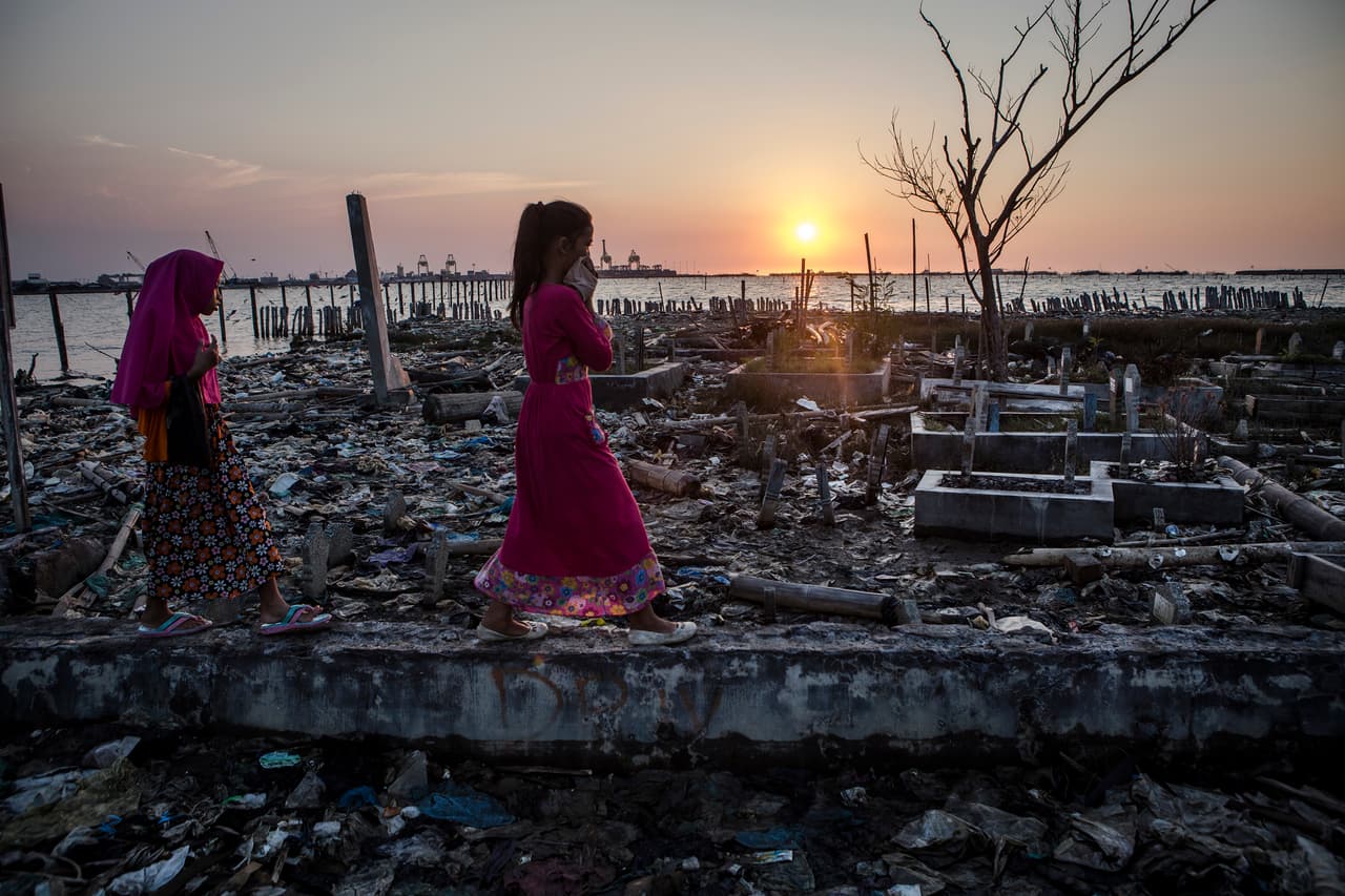 El ciclón Fani, un 
<b>huracán categoría 4</b>, produjo más de 
<b>3.4 millones de nuevos desplazados y causó la muerte de 89 personas</b> en partes de India y Bangladesh a principios de mayo. A pesar de todo, fue una experiencia positiva en cuanto a la movilización de los gobiernos y las acciones preventivas de evacuaciones masivas, lo cual aumenta la taza de desplazados, que de otra manera podrían ser víctimas mortales.