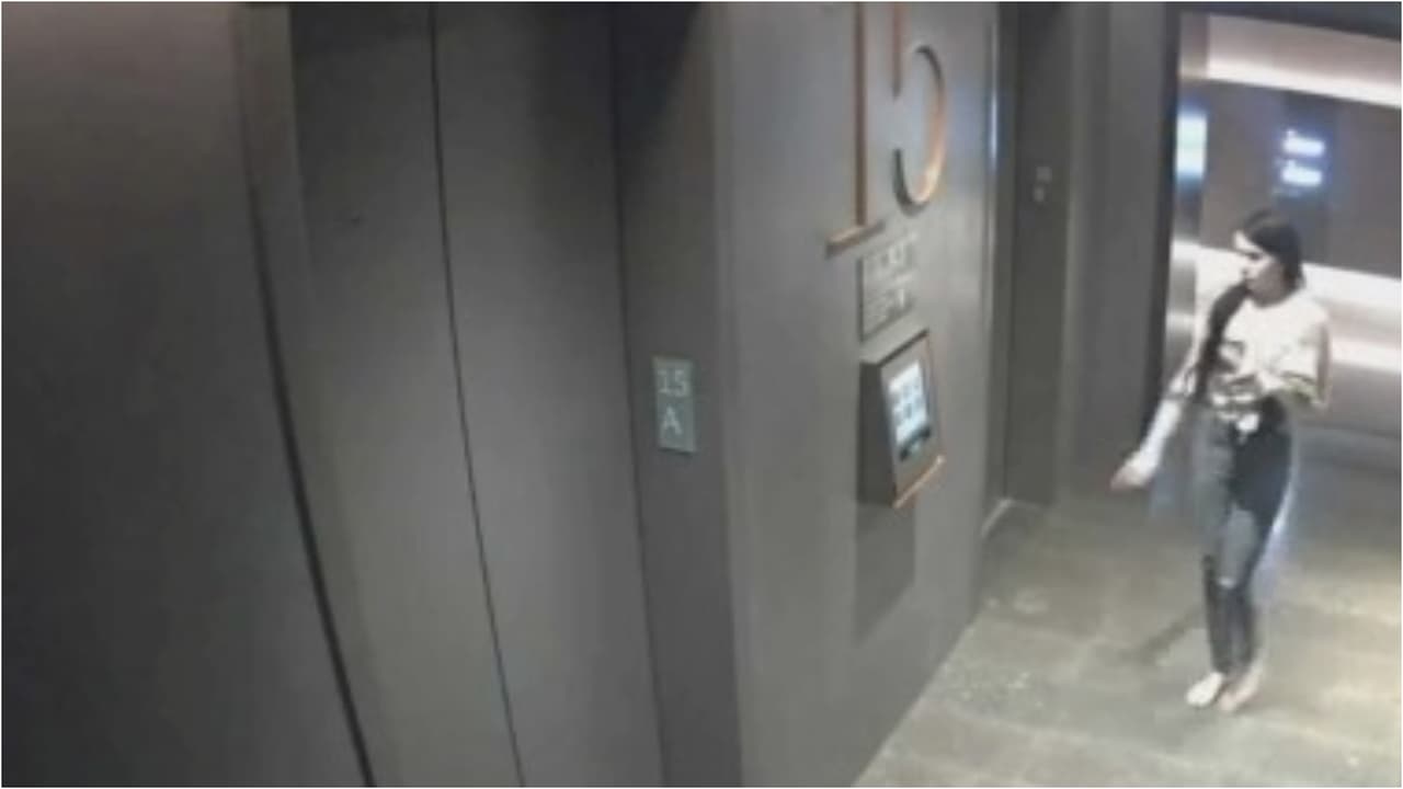 Así huyó la mujer que robó un rolex a un hombre en Brickell