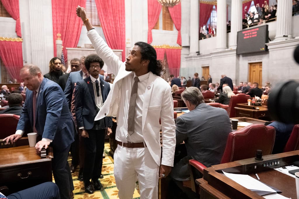"Esto no es democracia": el extraordinario voto de la Cámara de Representantes de Tennessee para expulsar a 2 congresistas demócratas 