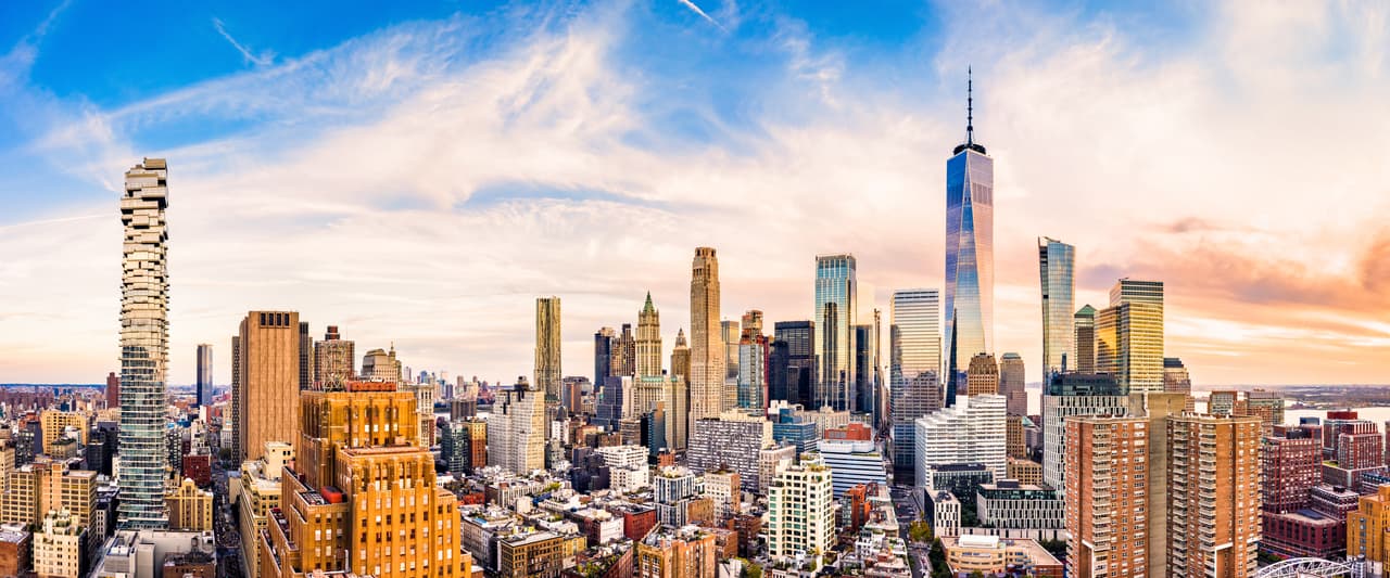 <h3 class="cms-H3-H3"><b>4. Nueva York</b></h3>
<br>
<br>Sin embargo, aunque los índices de tráfico de entrada y salida favorecen a los estados con más espacio abierto y aunque las personas están buscando pagar menos, el informe explica que las mudanzas de entrada se enfocan también en ciudades, aunque más pequeñas de las que habitaban. 
<br>