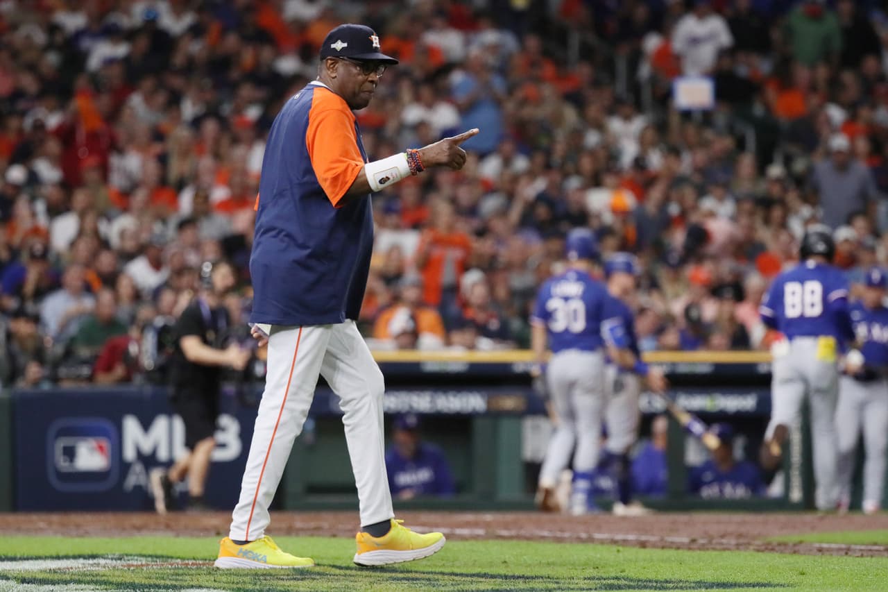El propietario de los Astros, Jim Crane, se dirigió a Baker en la rueda de prensa: 
<b>"Fuiste un gran ejemplo para todos. Te queremos y te echaremos de menos".</b>