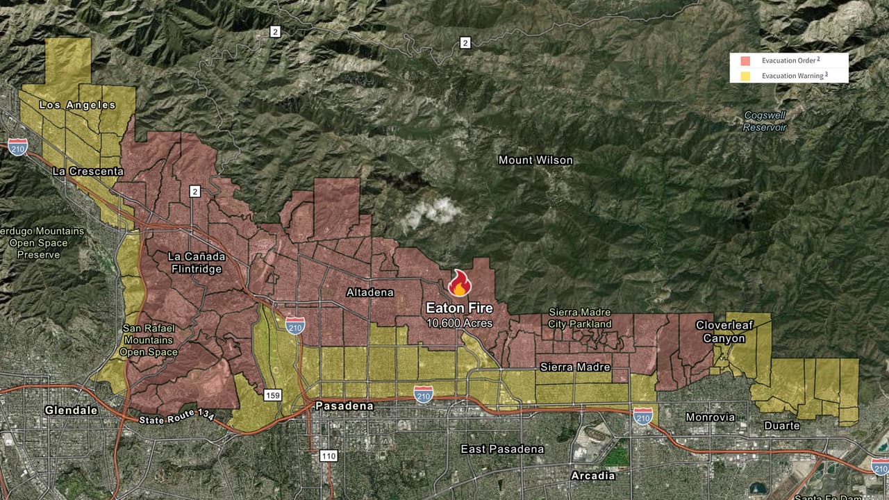 <b>Incendio Eaton</b>
<br>El fuego comenzó alrededor de las 6:20 PM del martes 7 de enero cerca de Altadena Drive y Midwick Drive, en el área de Altadena/Pasadena. El incendio se ha 
<b>extendido hasta 10,600 acres</b> y provocado que se emitan órdenes de evacuación para 52,000 residentes y 
<a href="https://www.univision.com/local/los-angeles-kmex/tres-incendios-consumen-mansiones-millonarias-y-roban-el-sueno-de-envejecientes-en-los-angeles-fotos">100 estructuras han sido destruidas</a>. Autoridades hablan de que el menos
<b> dos personas han perdido la vida.</b>
<br>
<br>
<b>Centros de evacuación:</b>
<br>- Pasadena Convention Center
<br>300 E. Green St. Pasadena.
<br>- Arcadia Community Center
<br>375 Campus Drive. Arcadia.