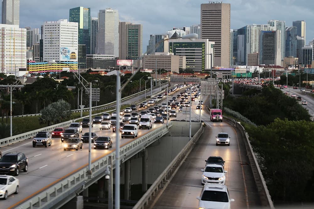 <b>Florida recibe</b> 598,677,000 de dólares en impuestos estatales y locales de inmigrantes indocumentados.
<br>