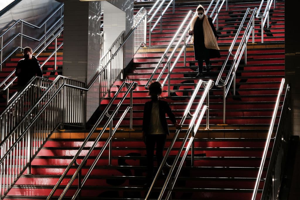 La estación más profunda del sistema de MTA es la de la 191 St. Esta se encuentra a 55 (173 pies) metros bajo el nivel de la calle.