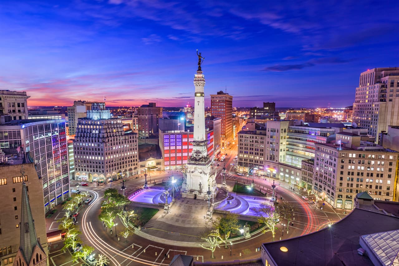 <b>11. Indiana</b>
<br>
<br>
<b>Multa por exceso de velocidad:</b> $200
<br>
<br>Una primera infracción tendría una multa entre $100 y $200, incluyendo los cargos administrativos y costes judiciales. No obstante, las consecuencias también podrían ser mucho peor. Conducir de manera imprudente a altas velocidades puede costar $500 y hasta 60 días en prisión, mientras que un homicidio imprudente puede significar hasta seis años en prisión y hasta $10,000 en multas.