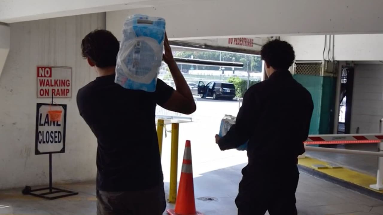 Jóvenes hijos de inmigrantes se unen para apoyar a manifestantes en Los Ángeles: “Todos somos uno”