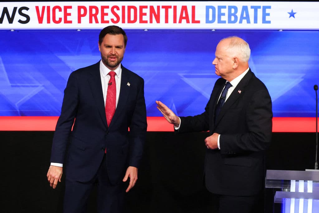 Las claves del cordial debate vicepresidencial entre Vance y Walz que solo se tensó por el asalto al Capitolio