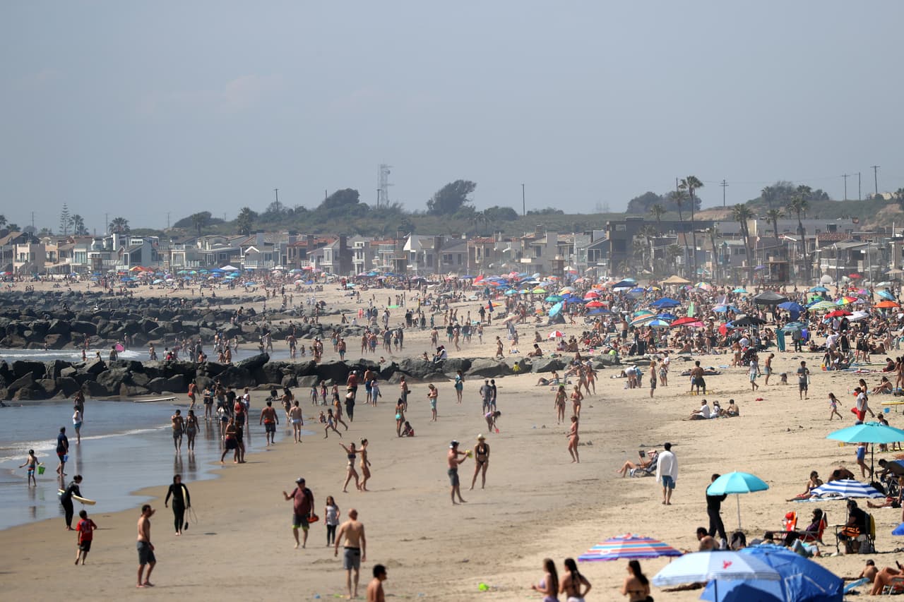 De acuerdo con el pronóstico del tiempo, las temperaturas máximas durante el sábado 25 de abril superaron los dígitos históricos (entre 71 a 74 grados) de la temporada de primavera en la región, registrando hasta 93 grados, las temperaturas máximas en Los Ángeles..
<br>