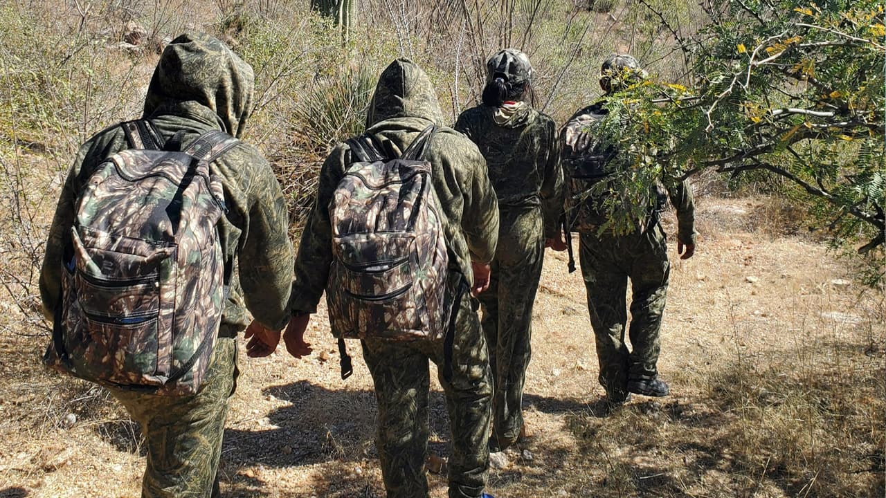 De este total se presentaron 163 casos penales federales, se detectaron 
<b>21 casos de tráfico de personas</b> y se reportaron 11 rescates, entre estos el de un grupo de migrantes cerca Arivaca.