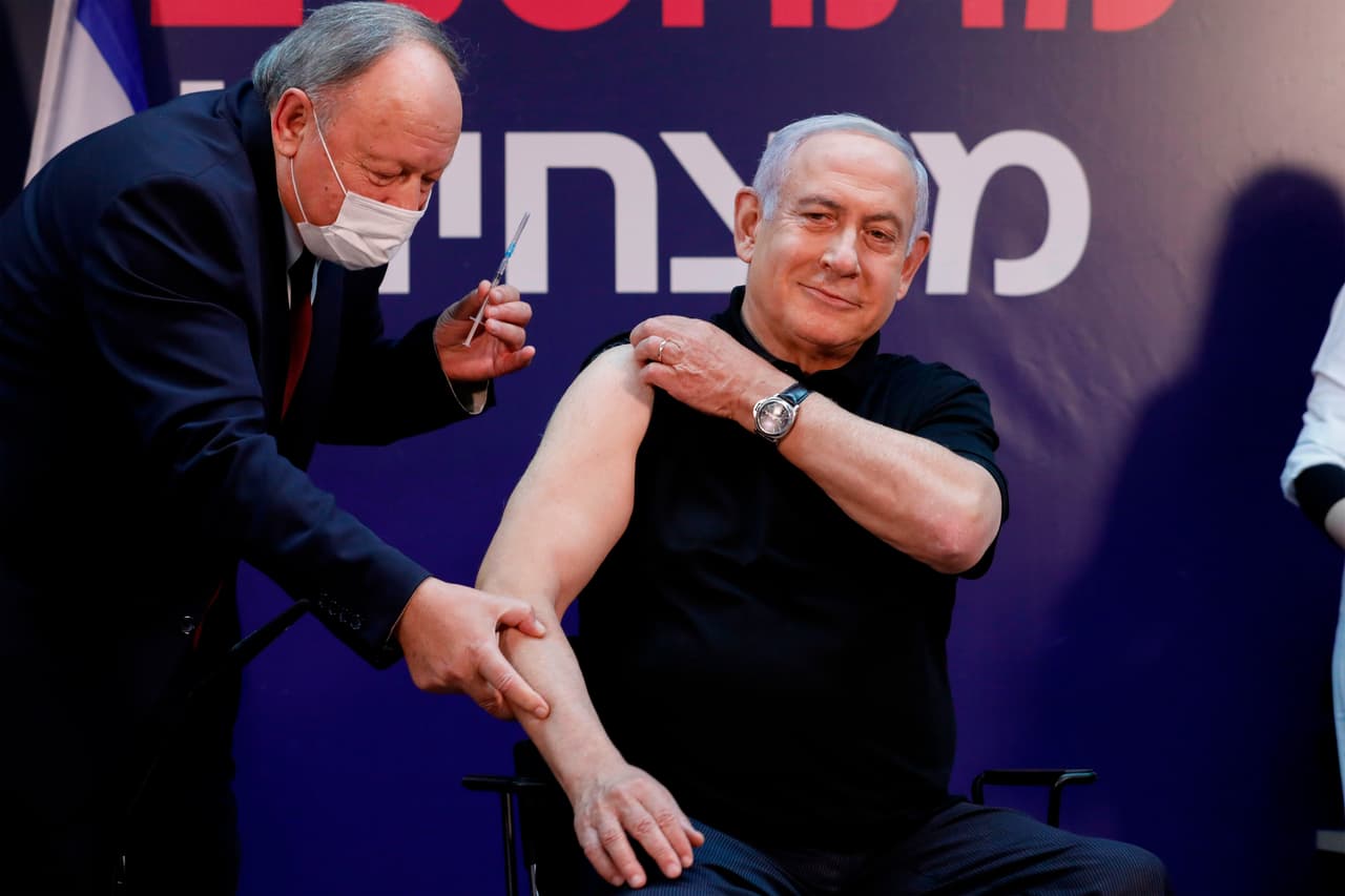 <b>Israel. 87.1 dosis administradas por cada 100 personas.</b> En este país de solo 8 millones de habitantes el 35% de la población ya recibió las dosis necesarias para la inoculación completa
<b>, </b>el más alto en esta categoría.