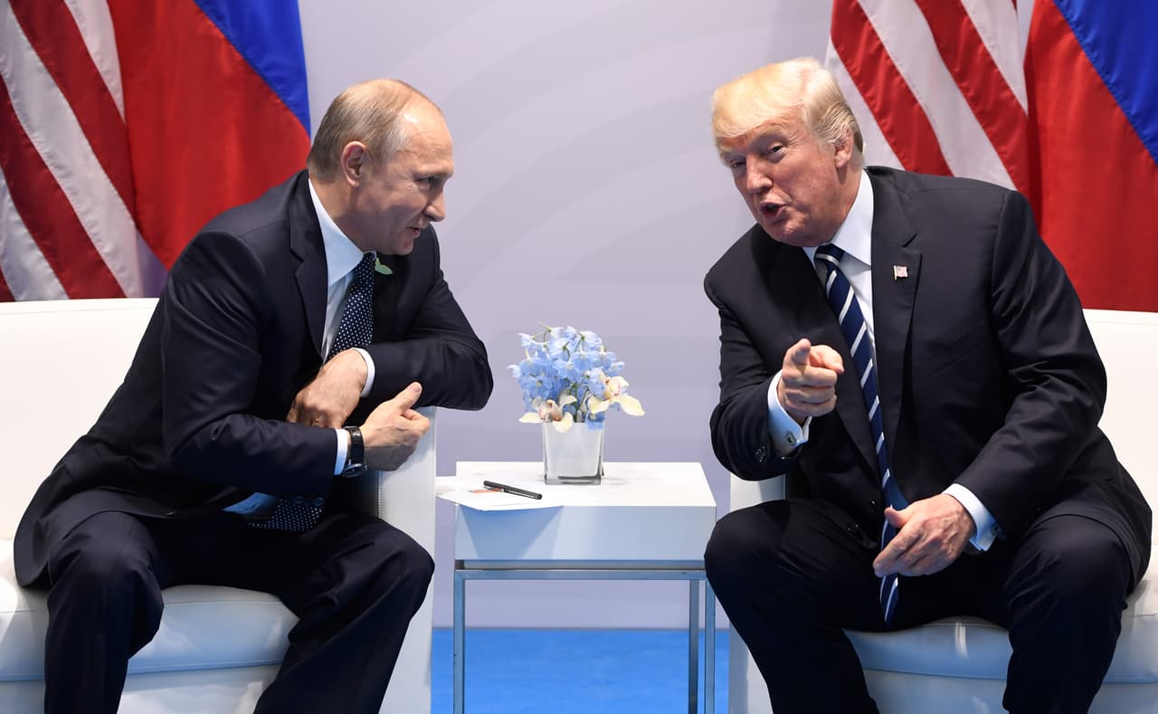 Trump y Putin se reúnen para la cumbre más impredecible e improvisada de la última década