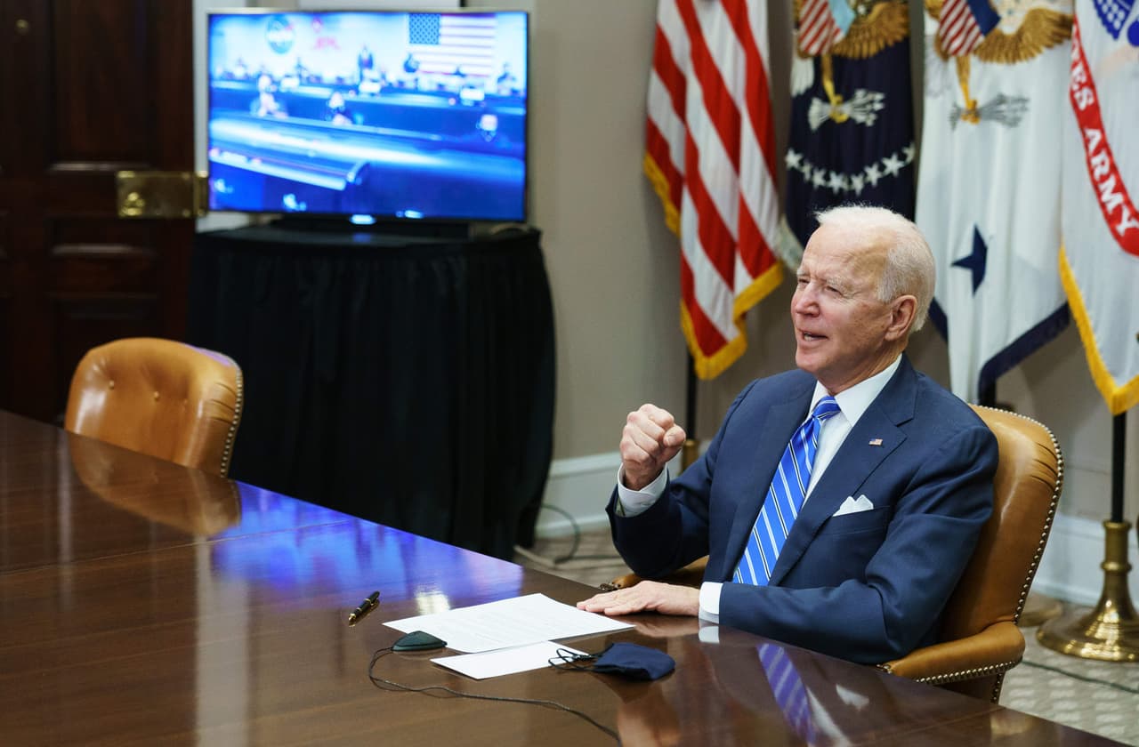 <b>La llegada del rover Perseverance a Marte: “Lo lograron, nos dieron la sensación de que EEUU está de regreso”. </b>
<br>
<br>El 18 de febrero 
<a href="https://www.univision.com/noticias/medio-ambiente/perseverance-aterriza-en-marte-transmision-nasa-primera-foto"><u>llegó al planeta Marte la misión Perseverance</u></a>, un robot que buscará 
<a href="https://www.univision.com/noticias/medio-ambiente/las-nuevas-imagenes-compartidas-por-perseverance-desde-marte-galeria-de-fotos-fotos"><u>señales de vidas microbianas en el planeta rojo</u></a>. “No lo subestimen lo que lograron, lo hicieron a la manera estadounidense, 
<a href="https://www.c-span.org/video/?509554-1/president-biden-congratulates-nasa-mars-perseverance-landing-team"><u>ustedes creen en la ciencia, creen en el trabajo y creen que las mejores cosas se pueden lograr uniendo mentes diferentes</u></a>. Una de las razones por la que este es un país increíble es porque es un país diverso”, dijo Biden a los responsables del éxito de la misión de la NASA.