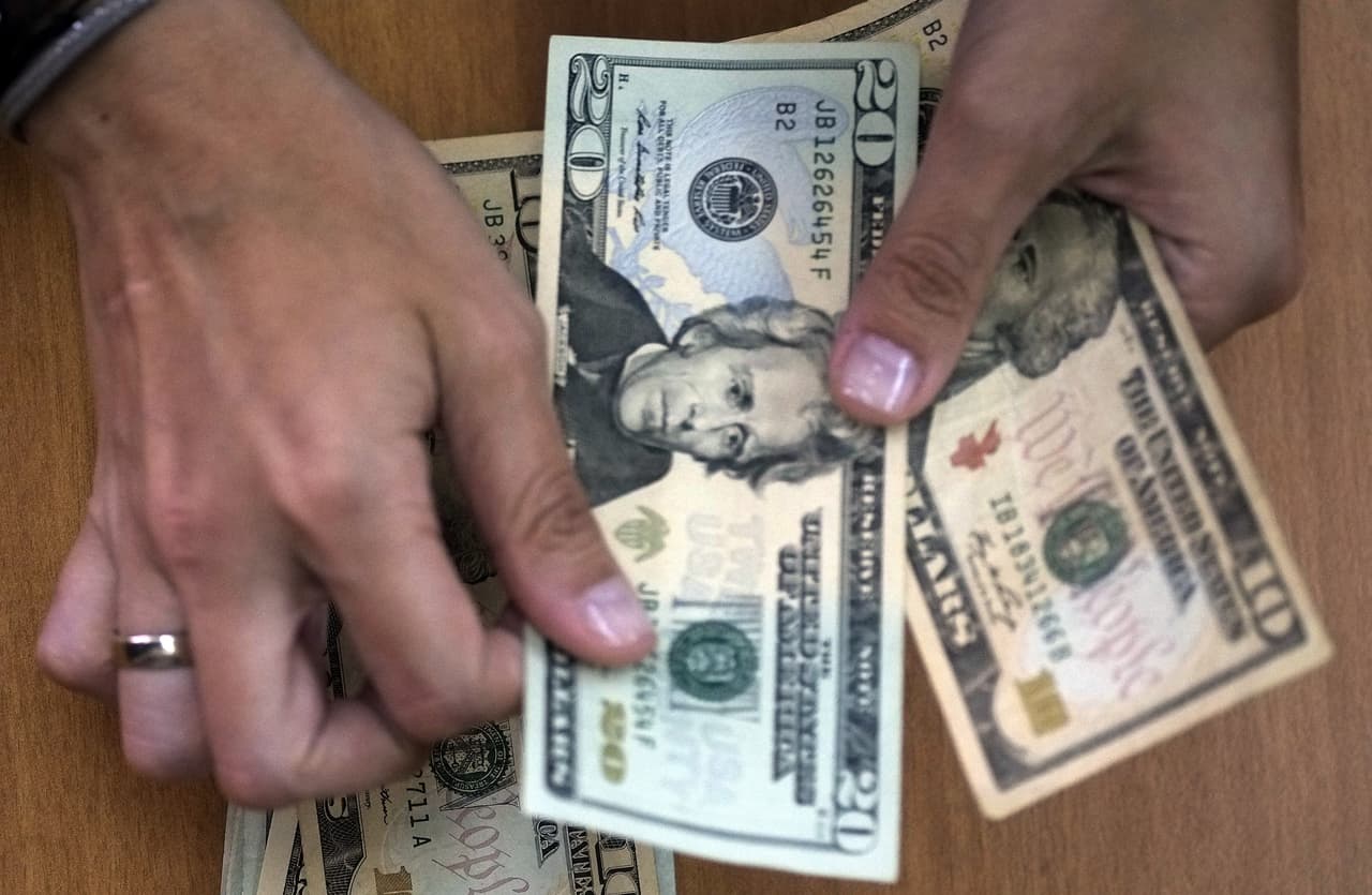 <b>¿Cuándo llegarán los pagos?</b>
<br>Los pagos directos de $600 serán entregados a las familias que se benefician de los servicios estatales como SSI, SSP o CalWorks a mediados de abril. 
<br>