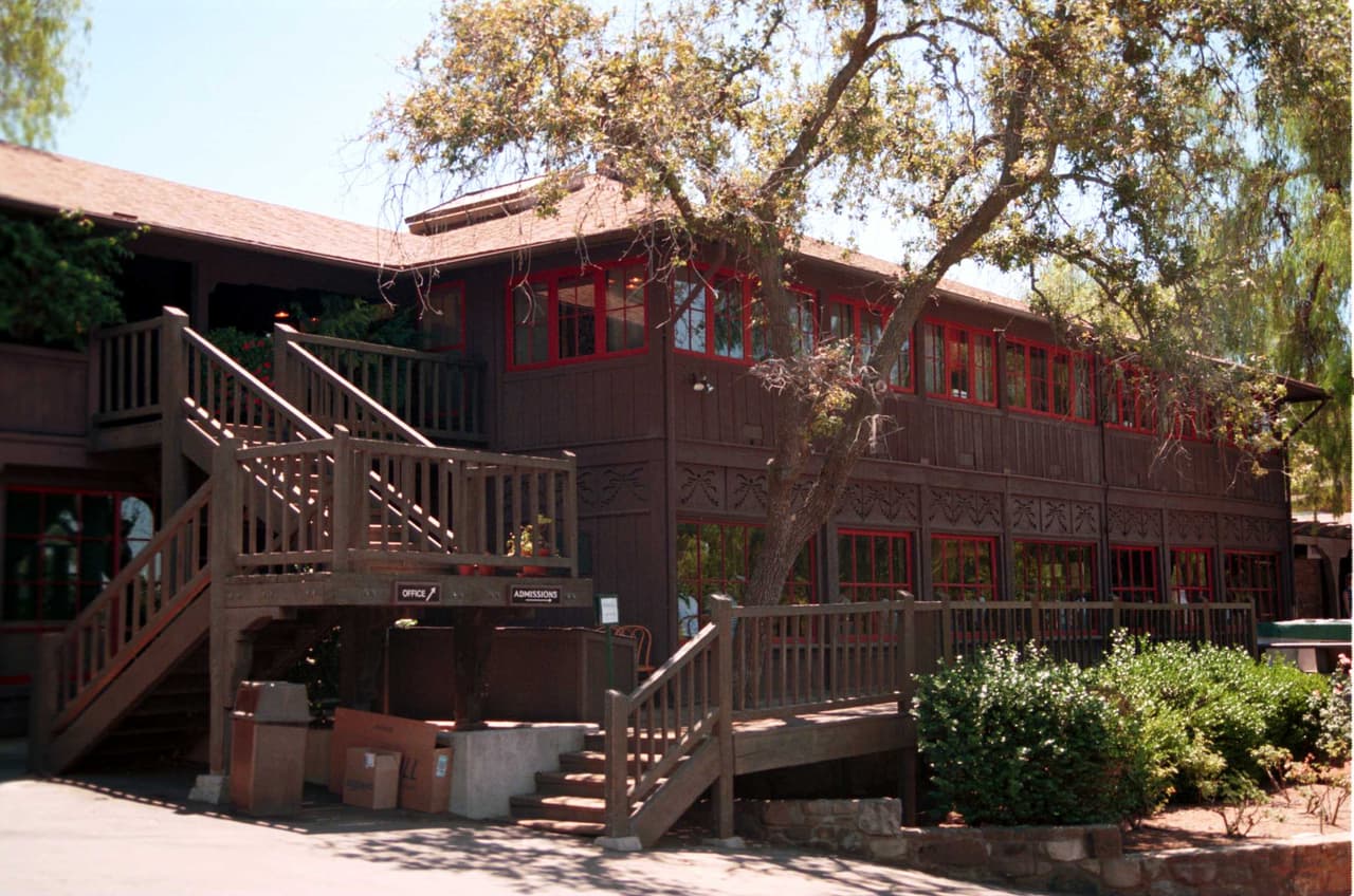 40 años de abuso sexual: el escándalo que sacude a una prestigiosa escuela privada de California