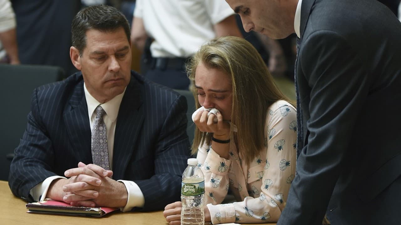Acusan a un hombre de convencer a una joven para matar a su mejor amiga por $9 millones, pero resultó ser un engaño