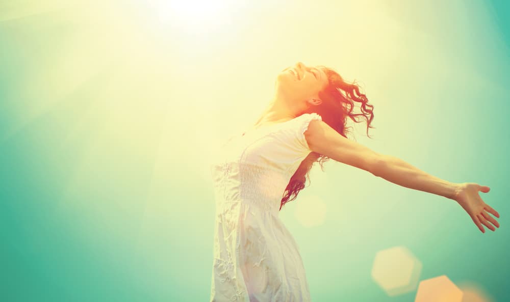 ¡Hoy todo resbala por tu piel y nada de lo que te digan podrá perturbarte! Tu sentido de felicidad y bienestar es muy alto y si te propones vivirlo así no habrá nada ni nadie capaz de entorpecerlo. Estás bien auspiciado, disfruta sin reservas este regalo que te da la vida y prepárate para un nuevo año espectacular.
