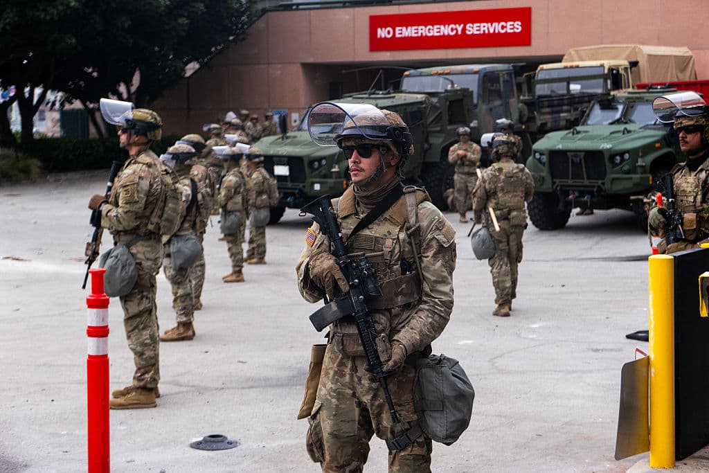 Tensión en LA: Marines listos para intervenir tras violentas protestas por redadas migratorias