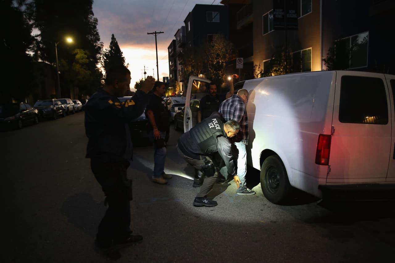 Es básico que un inmigrante no oponga resistencia si va a ser arrestado, de manera que no sea acusado de conducta inapropiada o de querer obstruir de alguna manera el trabajo de los funcionarios públicos.
