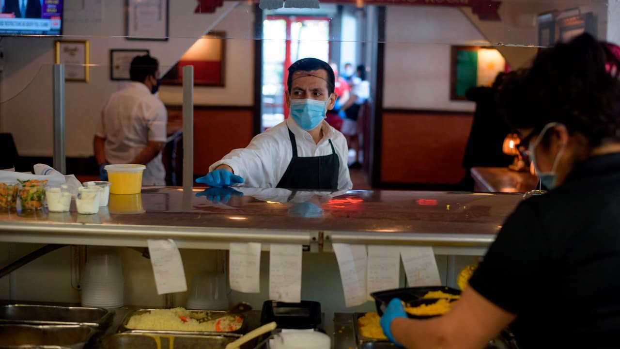 También vamos a pagar más en los restaurantes, el menú va a incrementar sus precios para tratar de combatir el incremento en las materias primas.
<br>