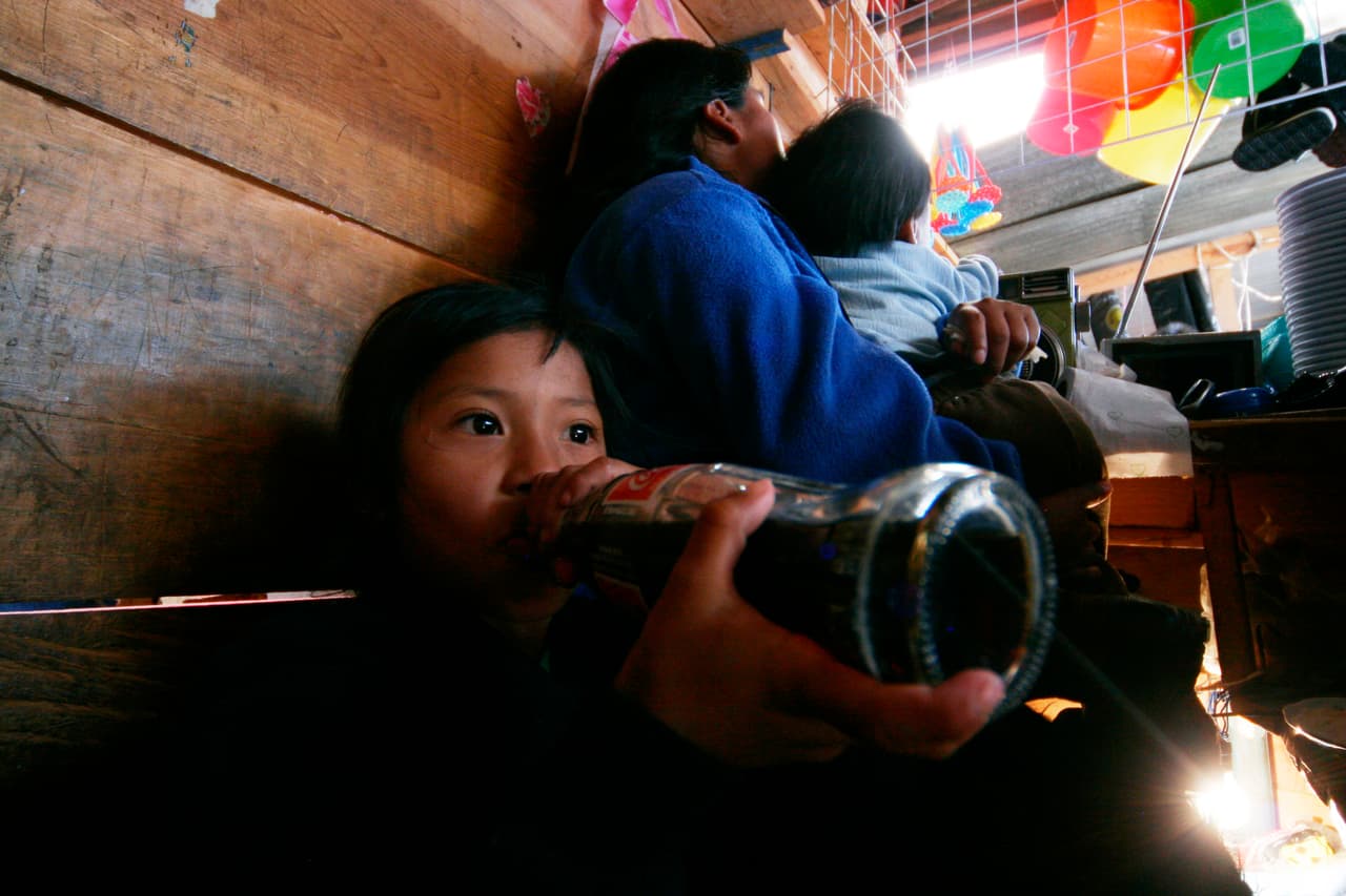 Hay más Coca-Cola que agua: el alarmante consumo de refrescos en Chiapas deja ola de diabetes y obesidad 