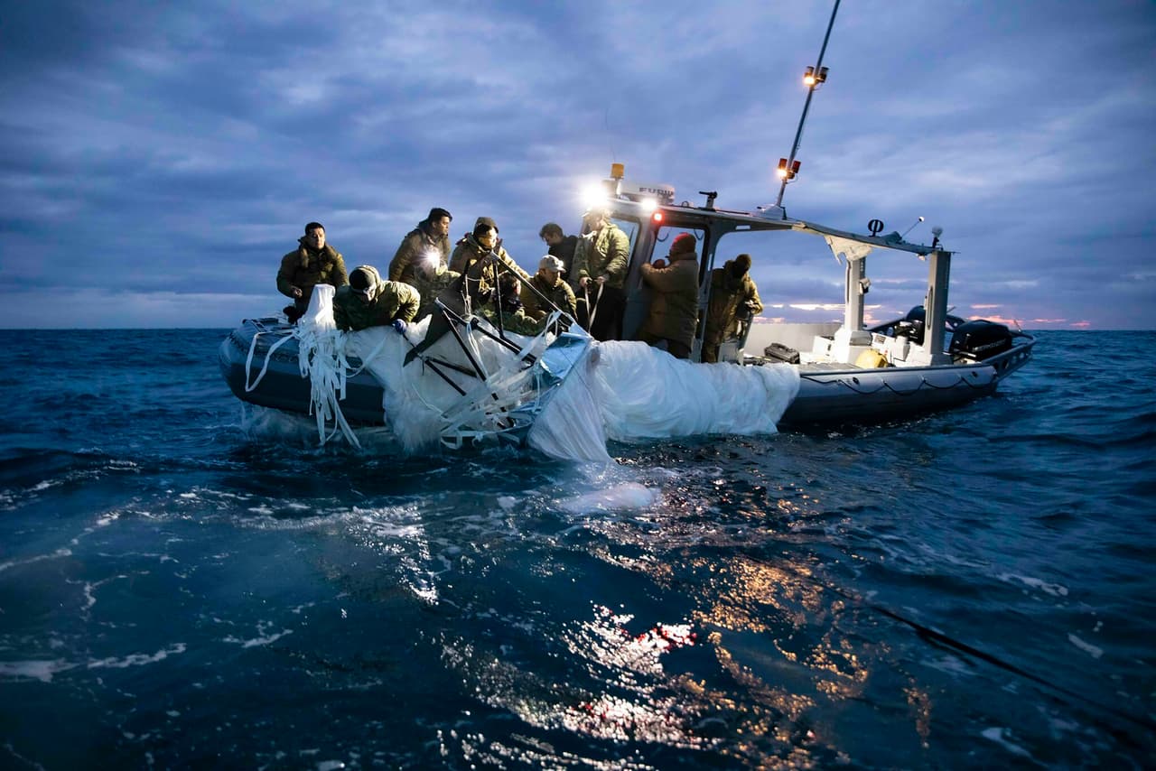 China ha insistido repetidamente que el globo era para uso civil y que entró en espacio aéreo de EEUU por accidente. (U.S. Navy via AP)