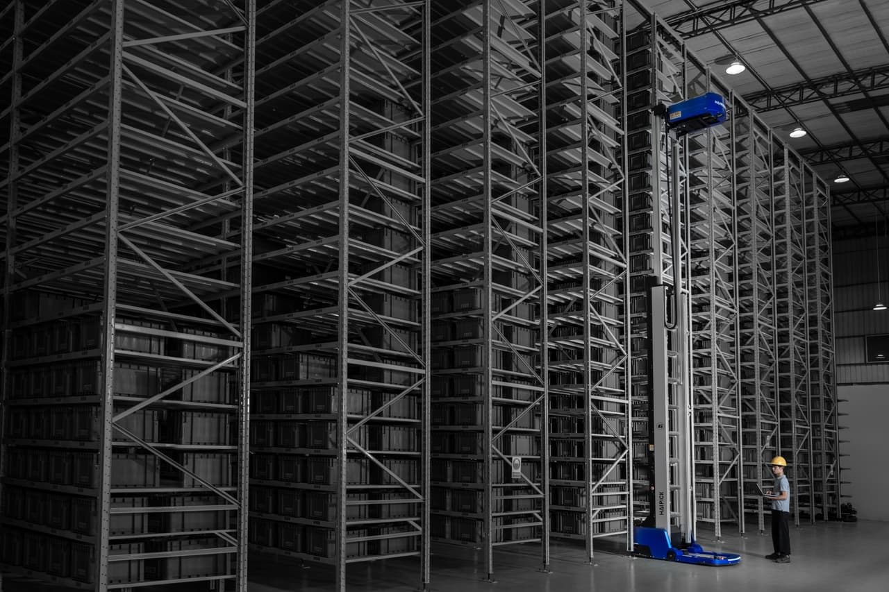 <b>10.- Almacenista.</b> Miles de almacenes alrededor del mundo han implementado robots para automatizar sus operaciones, entre ellas el realizar inventarios y despachar productos de manera más eficiente. En la imagen, una bodega de Reino Unidos donde la asociación HAI ROBOTICS y WINIT impulsa la automatización de almacenes de comercio.