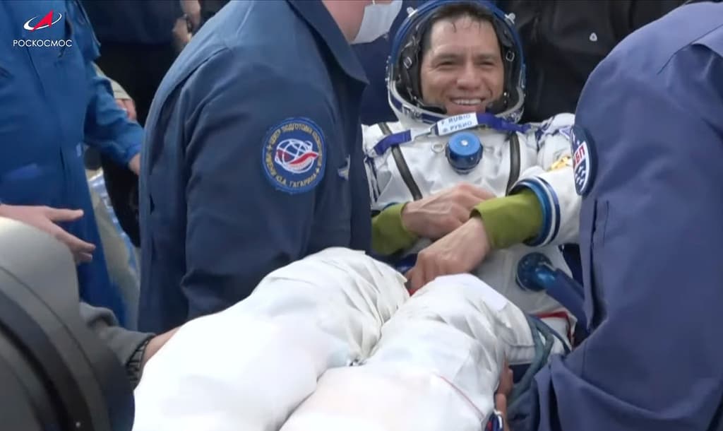 “Es bueno estar en casa”, dijo Rubio tras ser ayudado a salir de la cápsula. 
<a href="https://www.univision.com/local/miami-wltv/entrevista-astronauta-frank-rubio-desde-la-estacion-espacial-internacional">Vea aquí la entrevista que hizo Univision Miami al astronauta Fran Rubio desde la Estación Espacial. </a>