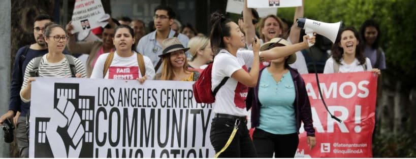 <b>LACCLA:</b>
<br>Es una organización con sede en Los Ángeles que organiza a residentes del condado en la lucha contra el desplazamiento en comunidades de bajos recursos. Además proporcionan
<br>servicios legales gratuitos.