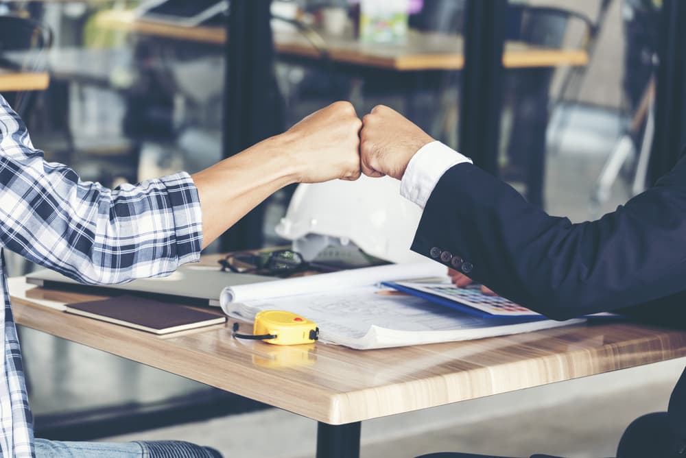 A partir de la VII casa es su relación con los otros. Esta casa rige el 
<b>matrimonio</b> o representa al 
<b>socio</b> en los negocios o a una 
<b>amistad</b> muy íntima.